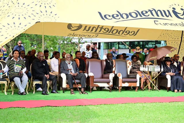attendees-sitting-alt.-1