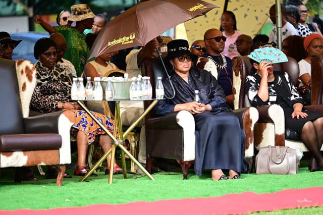 attendees-sitting-alt